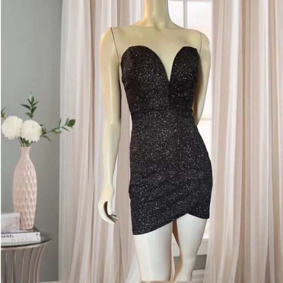 Windsor Size M | Silver Glitter  Strapless Mini Dress ( NEW WITH TAGS ) - Picture 2 of 16